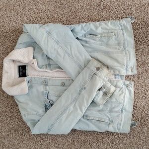 Jean jacket size m with lining.